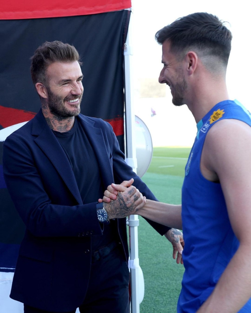 碧咸為師弟打氣。 英格蘭足總圖片