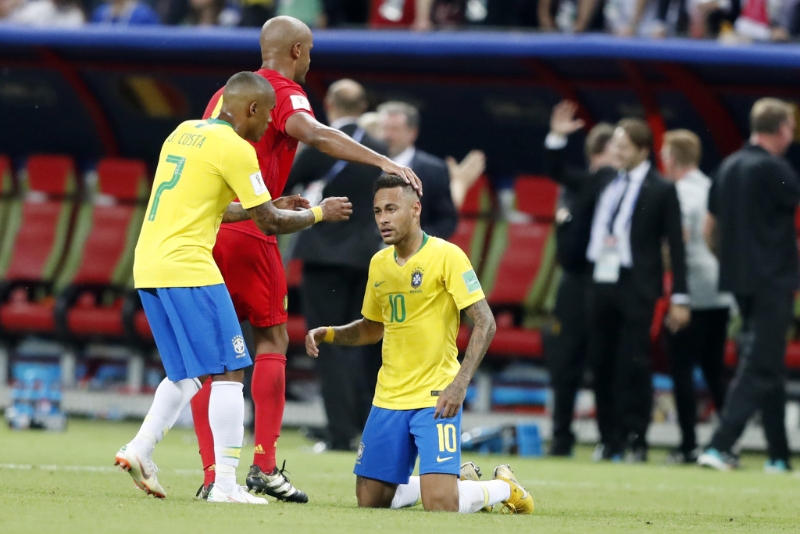 一八年俄羅斯世界盃八強,巴西的費蘭甸奴十三分鐘即擺烏龍,之後奇雲迪布尼為比利時拉開成2:0。森巴兵於下半場中段靠連拿度奧古士圖追回一球,但最終都以1:2出局。AP資料圖片