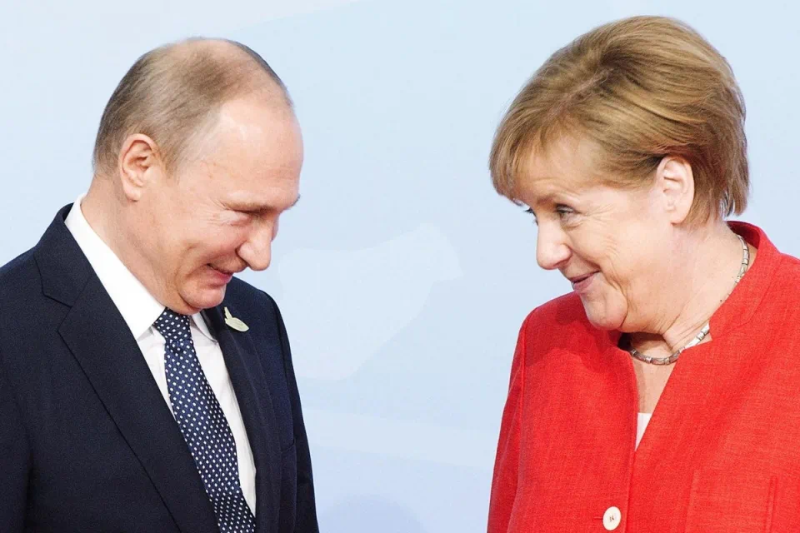 G20 meeting: Vladimir Putin and Angela Merkel in 2017  (AP)