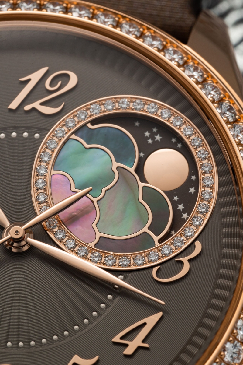 &Eacute;g&eacute;rie moon phase，37mm粉红金表壳，搭载Cal. 1088 L自动机芯。