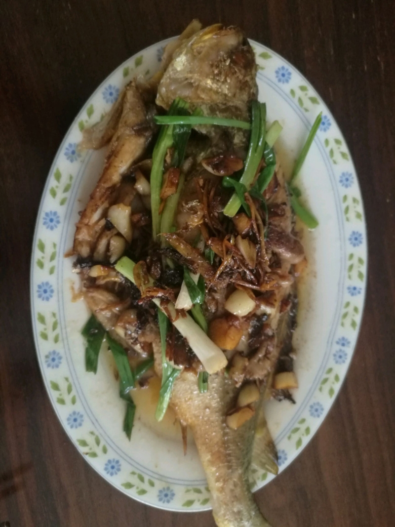 以油盐水煮黄花鱼