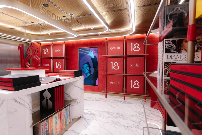 店內都以紅色及18字樣布置，代表品牌正式踏入十八周年。