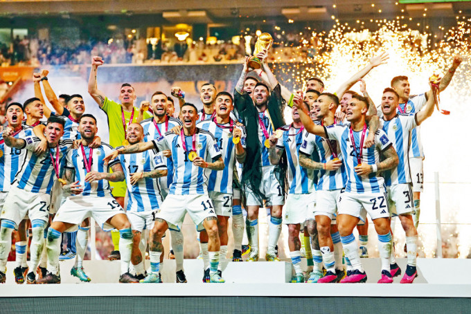 阿根廷夺世界杯冠军，梅西创纪录封神