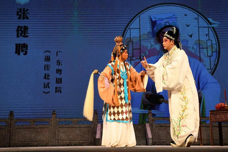 f6451339-4860-4c1a-9f31-70203c728b24