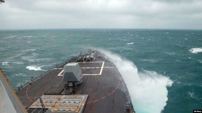 美海军发出图片，钟云号经过台海。