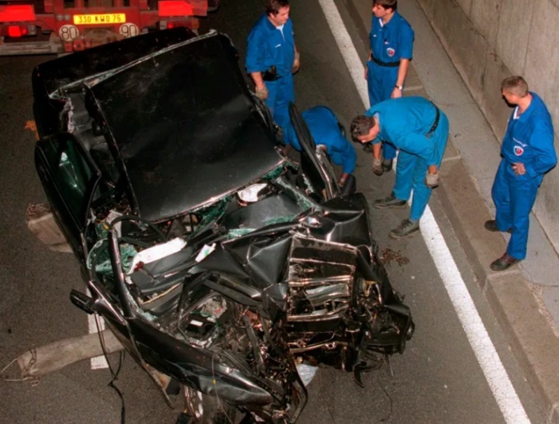 哈里指曾经要求司机驾车载他驶过黛安娜车祸现场。 美联社