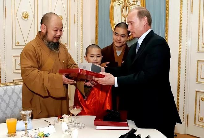 延庄大师与俄罗斯总统普京会面。 网易图