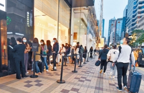 高铁“冲喜”名店街爆人龙