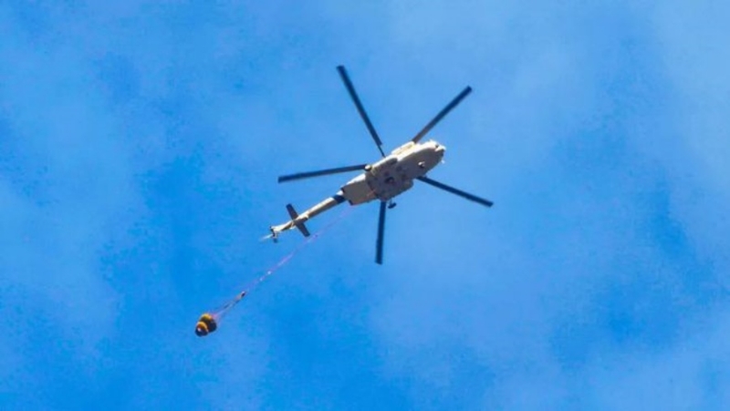更出动直升机协助灌救。 云南森林消防