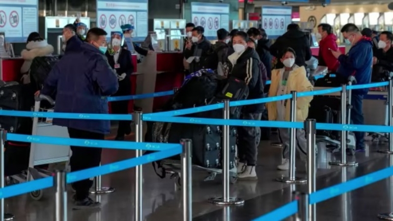 法国则继续对来自中国旅客实行强制性检测。 美联社