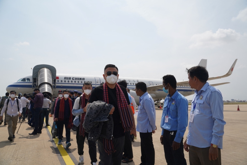 柬埔寨旅游当局举行仪式欢迎疫后首批中国游客。 路透社