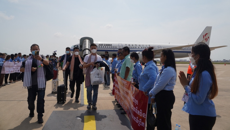 柬埔寨旅游当局举行仪式欢迎疫后首批中国游客。 路透社