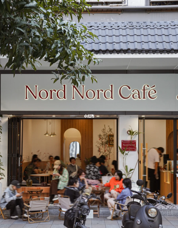 Nord Nord Cafe位於人來人往的蛇口街道旁，但提供傳統法式甜品與精品咖啡。 圖源：小紅書@一隻Jeremy