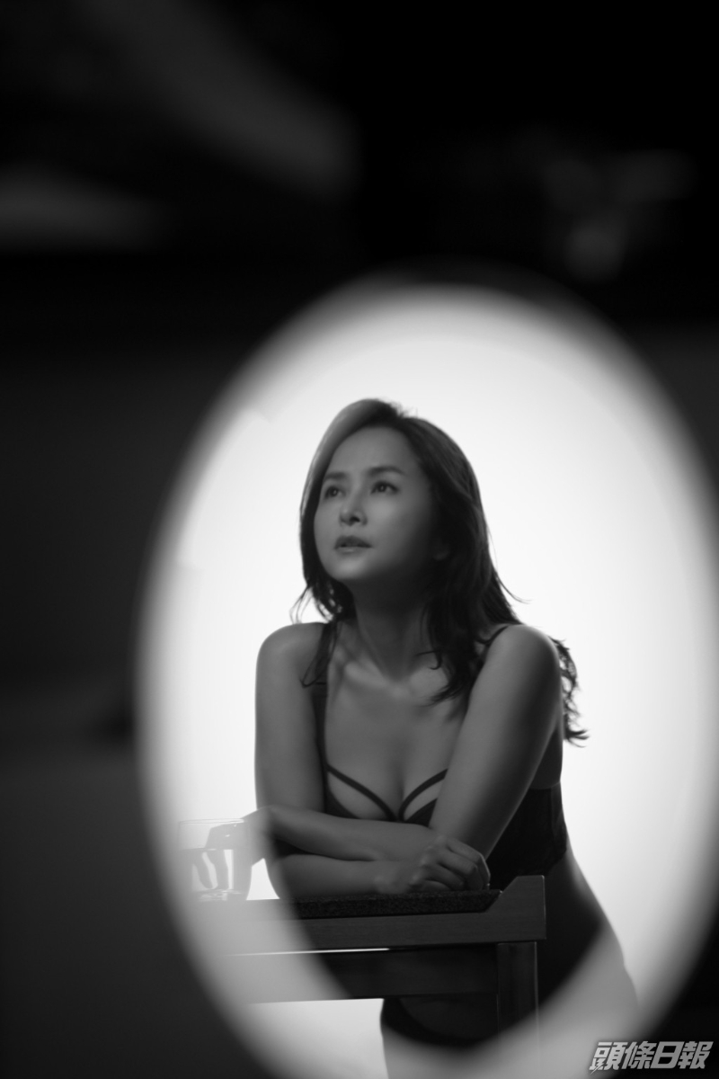 2019年葉蘊儀推出寫真集,對於被指是「美魔女」,她卻認為這是不尊重女性。