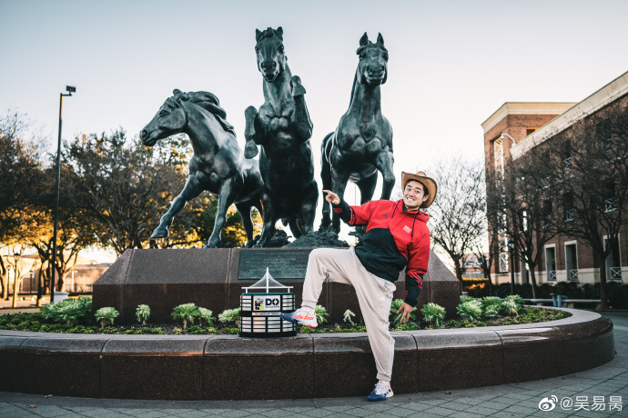 吴易昺微博照片。