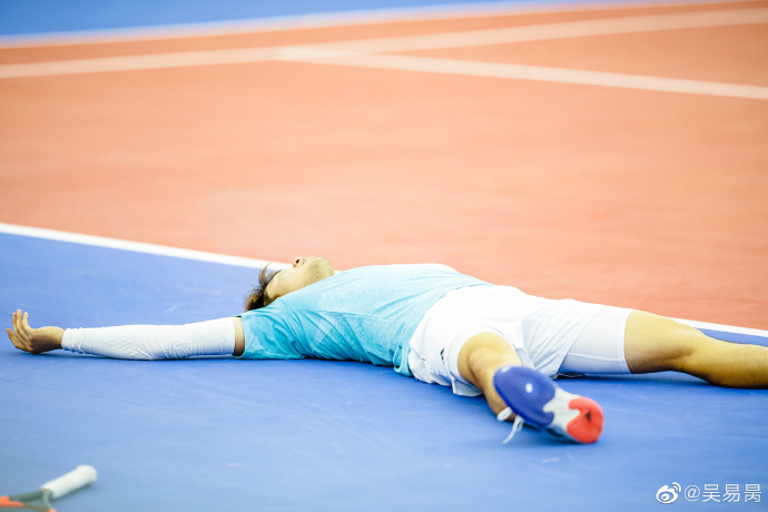 吴易昺微博照片。