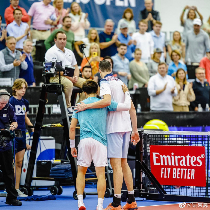 吴易昺微博照片。