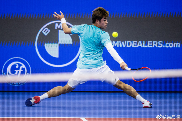 吴易昺微博照片。