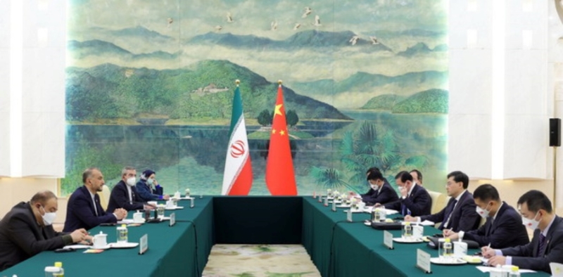 秦剛表示中方願同伊方深化務實合作。外交部