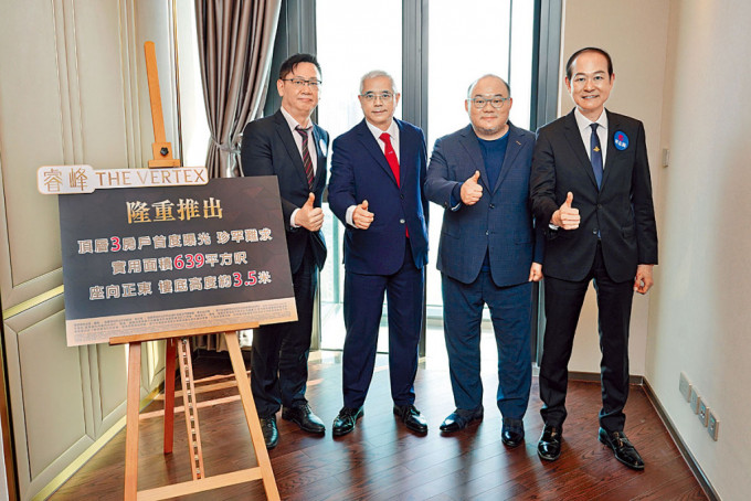 左二起：鼎珮董事總經理陳玉成、鼎珮合夥人馬宣義及利嘉閣總裁廖偉強。