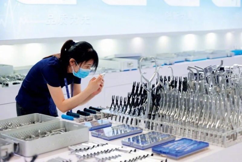 医疗系统腐败问题主要集中在药品配送、设备采购、耗材供应、工程建设等方面。