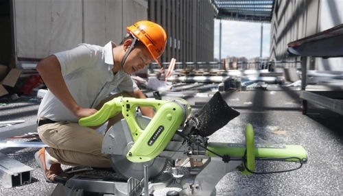 俞家栋表示，这种劳动力供给量的减少还是在供给高位上的放缓，我们国家仍然是人口和劳动力最多的发展中国家。