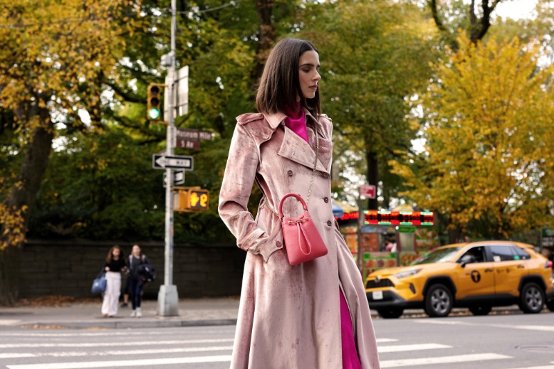  Strathberry x SJP系列迷你版本的City Osette 手袋/$2，250/Strathberry。