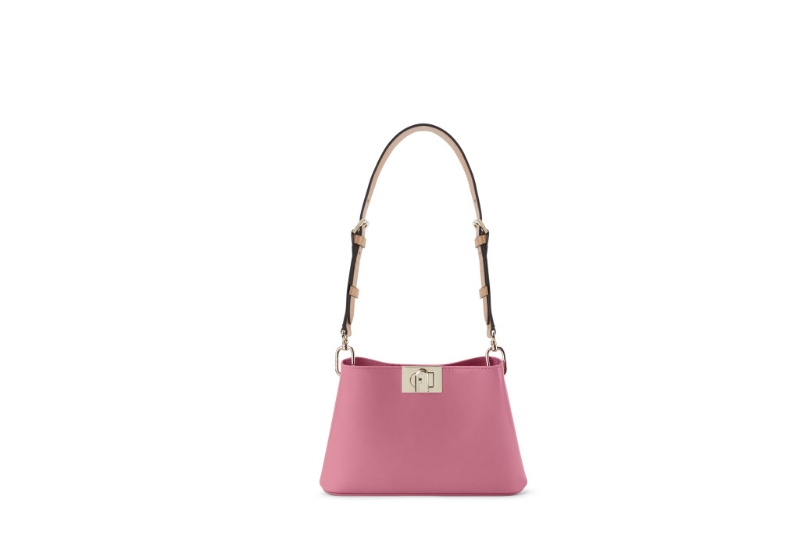 Fleur粉红色牛皮拼Vacchetta皮革手袋/$3，990/Furla。 