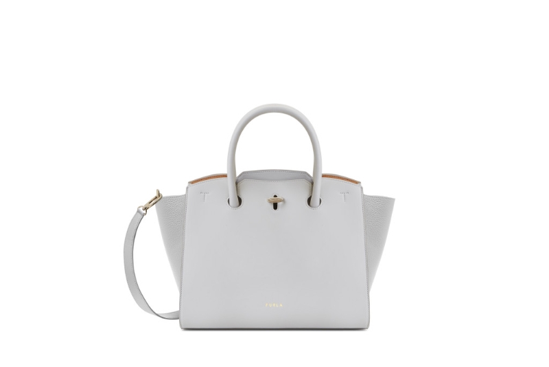 Furla Genesi白色罗马牛皮并Eracle光滑皮革中型号手袋/$5，490/Furla。 