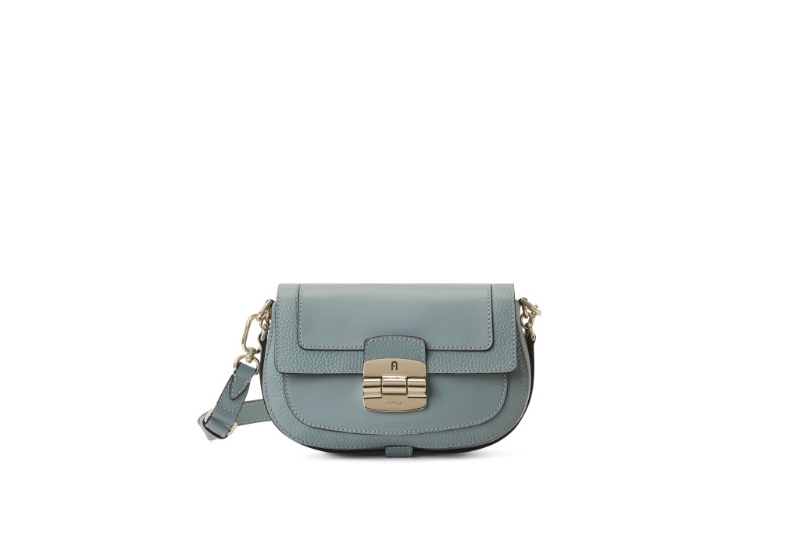 Club 2斜揹袋/$4，360/Furla。