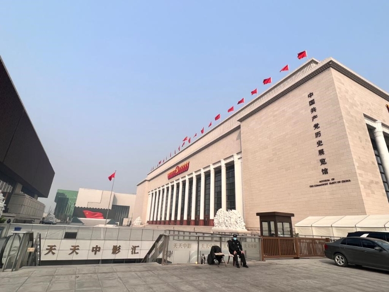 李家超下午約一時到中國共產黨歷史展覽館參觀。郭詠欣攝