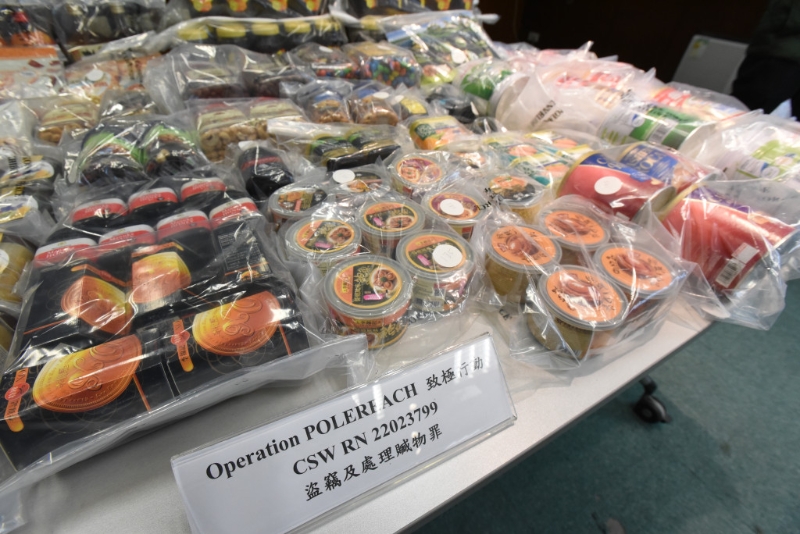 被盗食材包括罐头饱鱼及XO酱。 （黄文威摄）