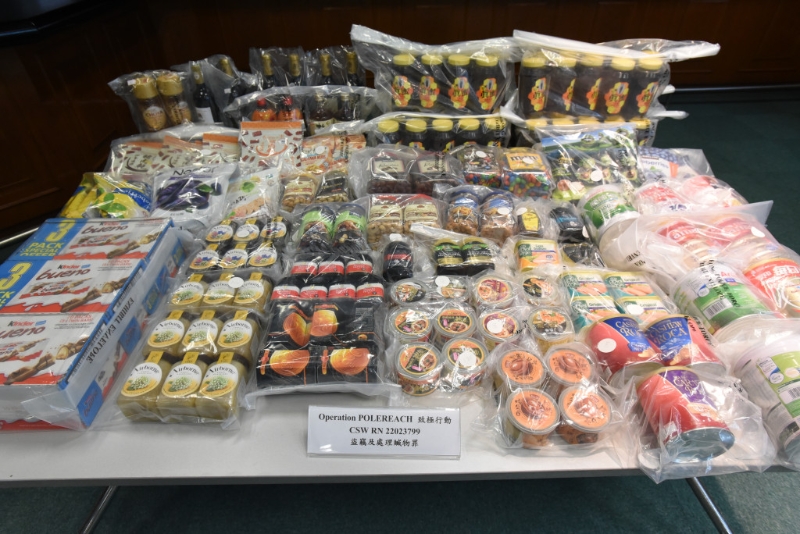 超巿及连锁店大量食材被盗走。 （黄文威摄）