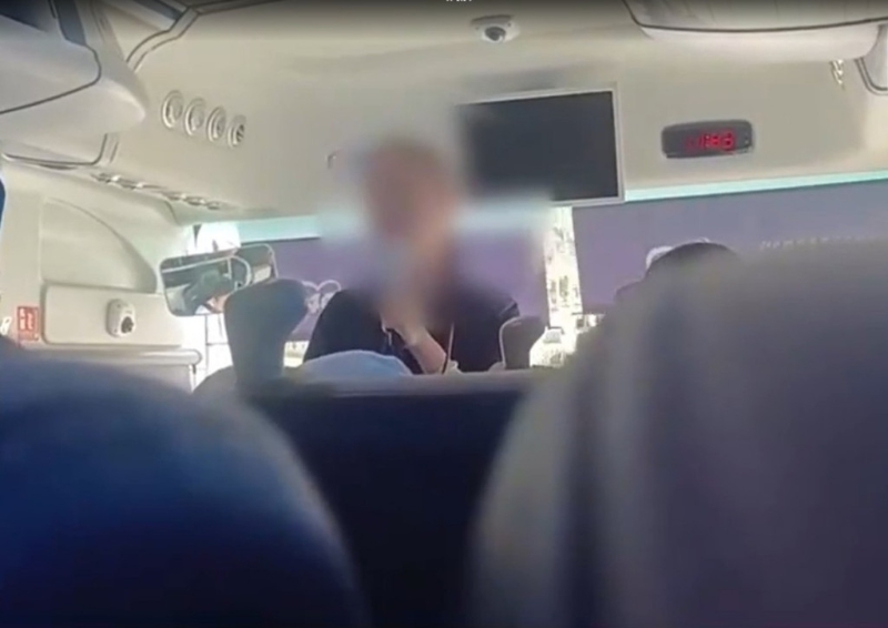 女导游破口大骂团友。 网图