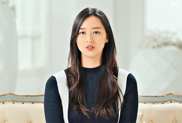 最近，小方的女友葉萱在紀錄片《以神之名：信仰的背叛》中，控訴曾遭韓國邪教「攝理教」教主鄭明析性侵，事件引起全球關注。