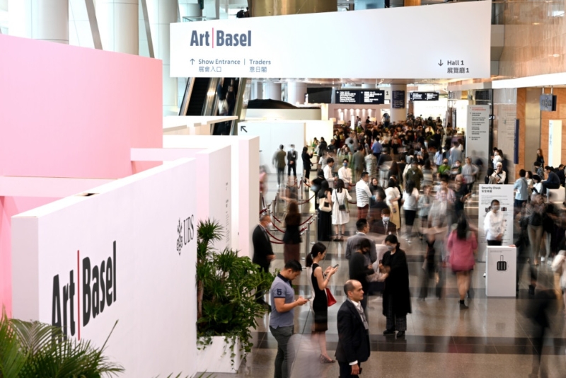 今届《Art Basel香港2023》及《Art Central 2023》2大艺术展人头涌涌