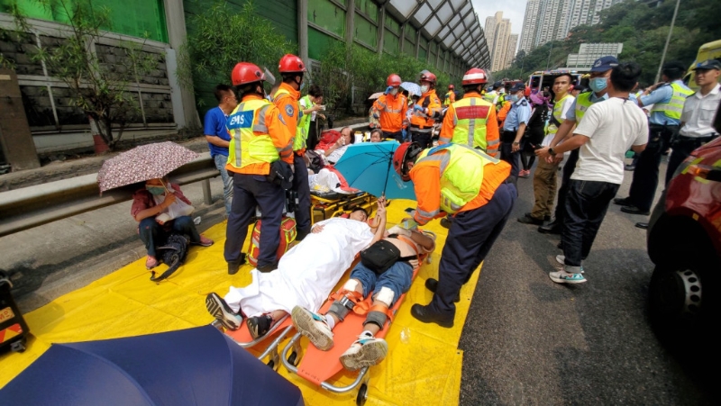医护人员按伤势分流送院。 刘汉权摄
