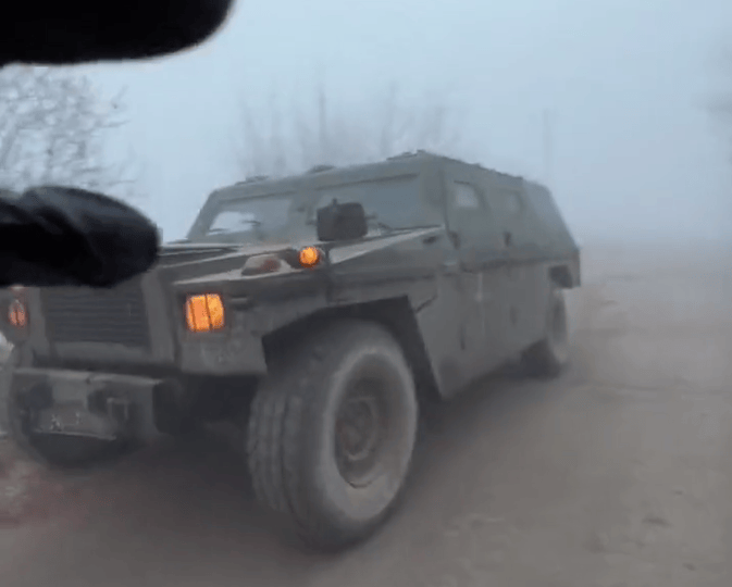 乌克兰战地医护人员Liana公开的影片中可见鹰式装甲车。 liamaliok/instagram