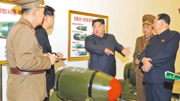 朝鲜微型核弹头首亮相，金正恩：扩大生产
