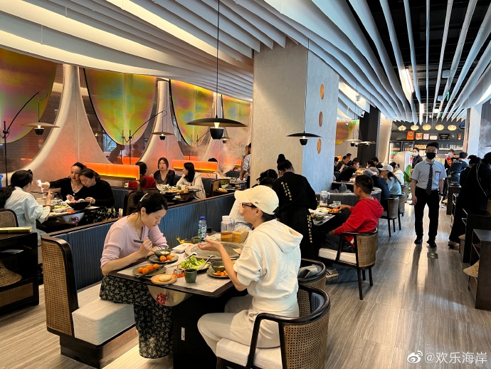 鮮潭石鍋魚經裝潢後,最近重新開幕。