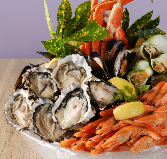 凡於8度海逸酒店8度餐廳「尋味海鮮之旅自助晚餐」慶祝生日,每4位惠顧,同行之1位生日者可享半價優惠或免費生日蛋糕1磅連免費紅/白餐酒乙支。