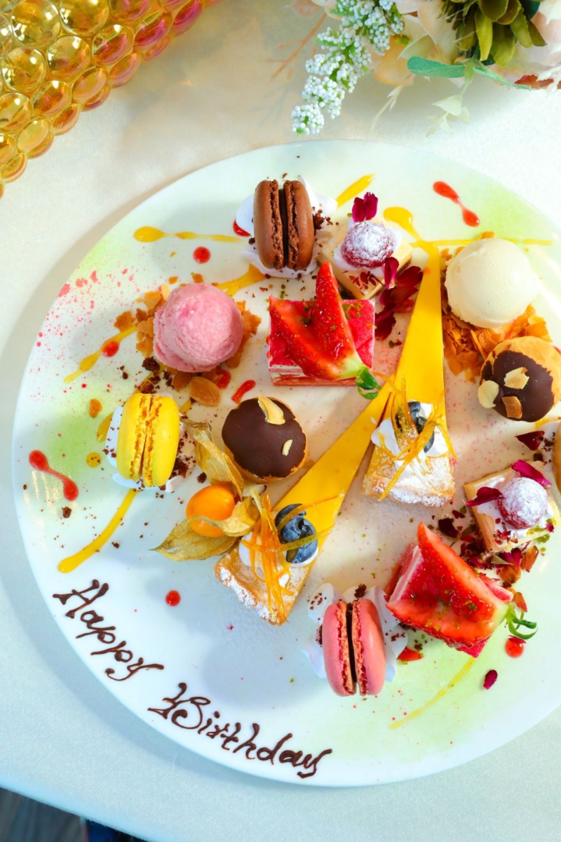 壽星於生日當天或一週之內,攜同3位或以上親友惠顧 Harlan's Bar and Restaurant 堂食,可獲贈送甜品拼盤一份(原價$288)。