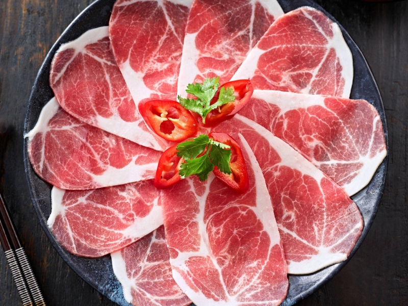 壽星仔女凡於生日月份惠顧半島漁港阿翁火鍋館,晚市任飲任食海鮮火鍋,即可享免費或半價優惠。