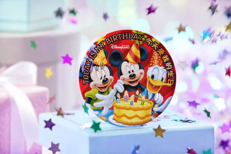 香港居民尊享迪士尼酒店生日禮遇,生日賓客可免費獲贈 1 日門票一張(價值 $759)。