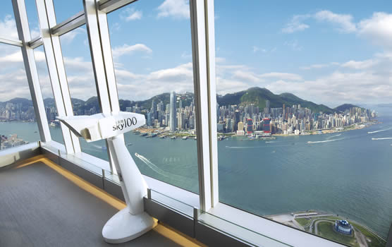 香港居民現於生日月份內只需帶同一位親友並以生日同行優惠 (即 5 折優惠)購買門票後,生日訪客即可免費換領標準門票入場Sky 100。