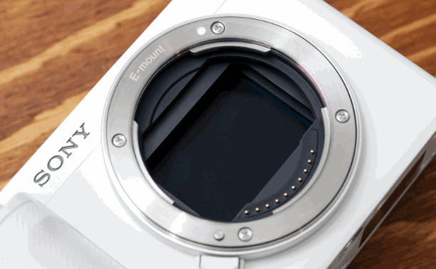 ZV-E1用上跟同廠A7S III一樣的12MP全片幅BSI CMOS，感光度可擴展至ISO 409,600。