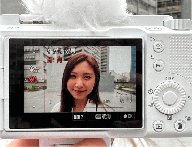 ZV-E1是首款具備柔膚效果拍片的全片幅無反。