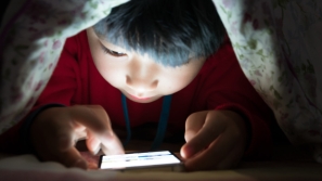 香港逾4成受访儿童曾看成人色情片，14.4%接触过儿童裸照