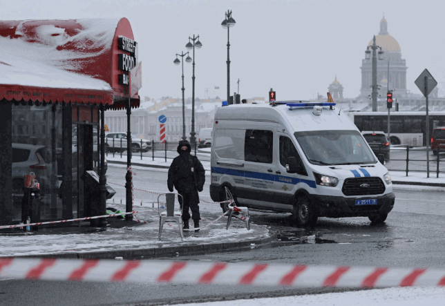 俄羅斯政府4月3日表示已逮捕一名26歲年輕女子疑犯，指她涉嫌日前炸彈襲擊聖彼得堡一家咖啡室，造成一名支持入侵烏克蘭的俄羅斯軍事博客作者身亡。路透社