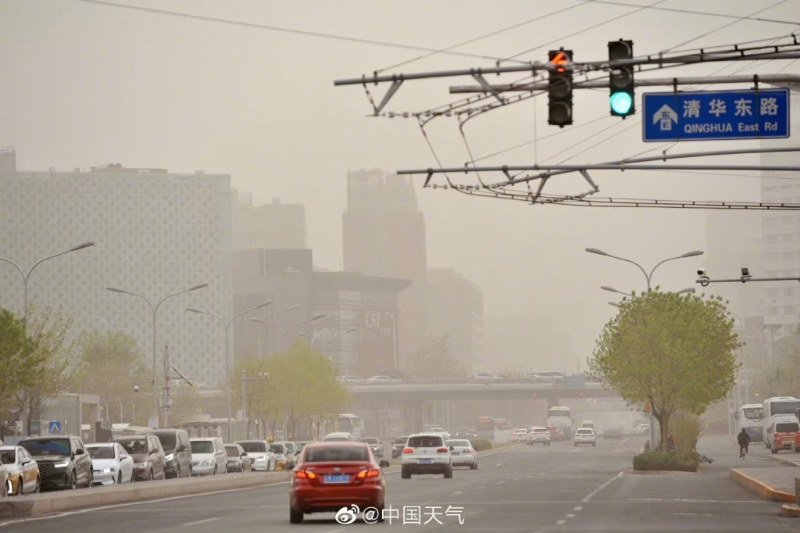 北京沙塵滿佈。 微博圖